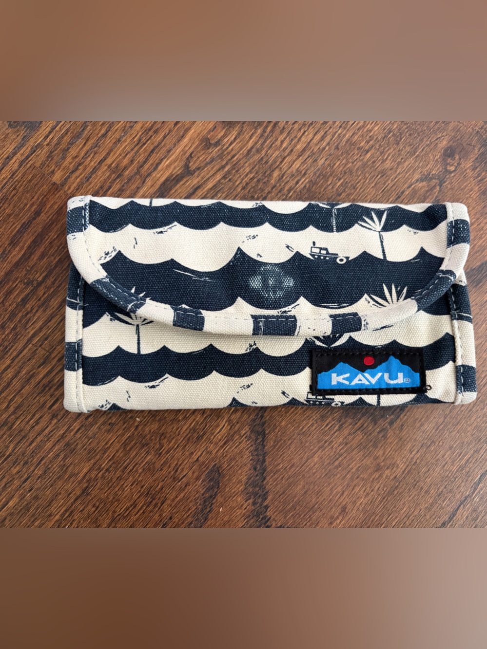 KAVU Big Spender Wallet in Pattern Shark Bait